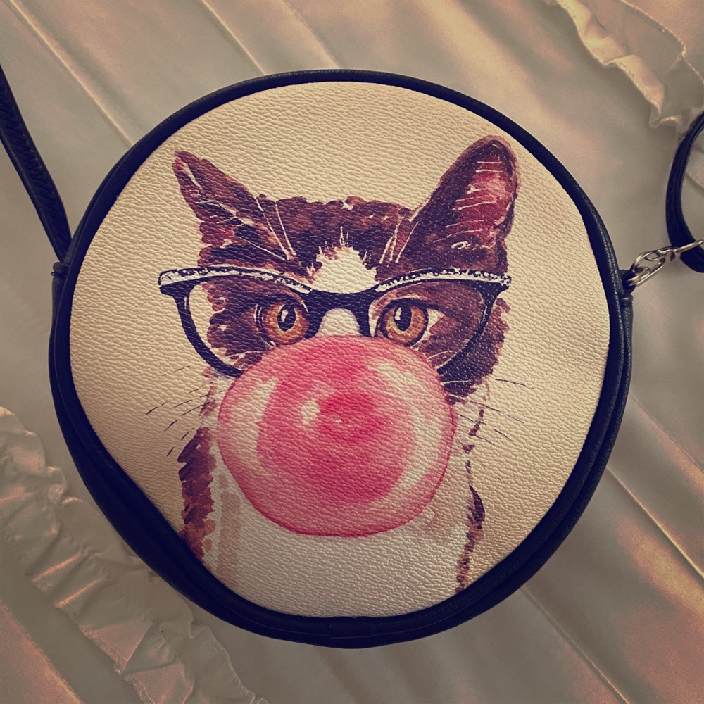 Adorable faux leather cat purse!
